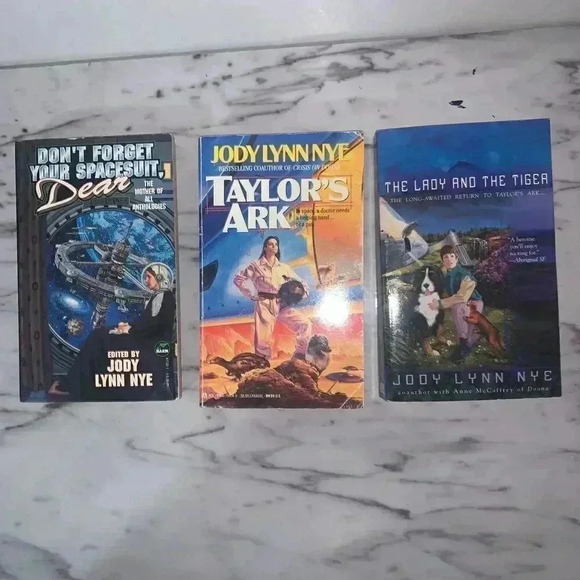 Lot Of 3 Jody Lynn Books Taylor's Ark, Don’t Forget Your Spacesuit Science Ficti - Picture 1 of 6